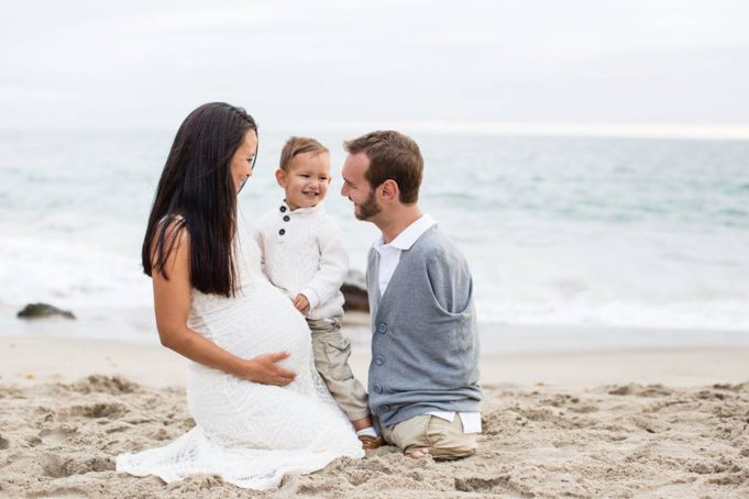 Australian Evangelist Nick Vujicic Born Without Limbs Welcomes Twin