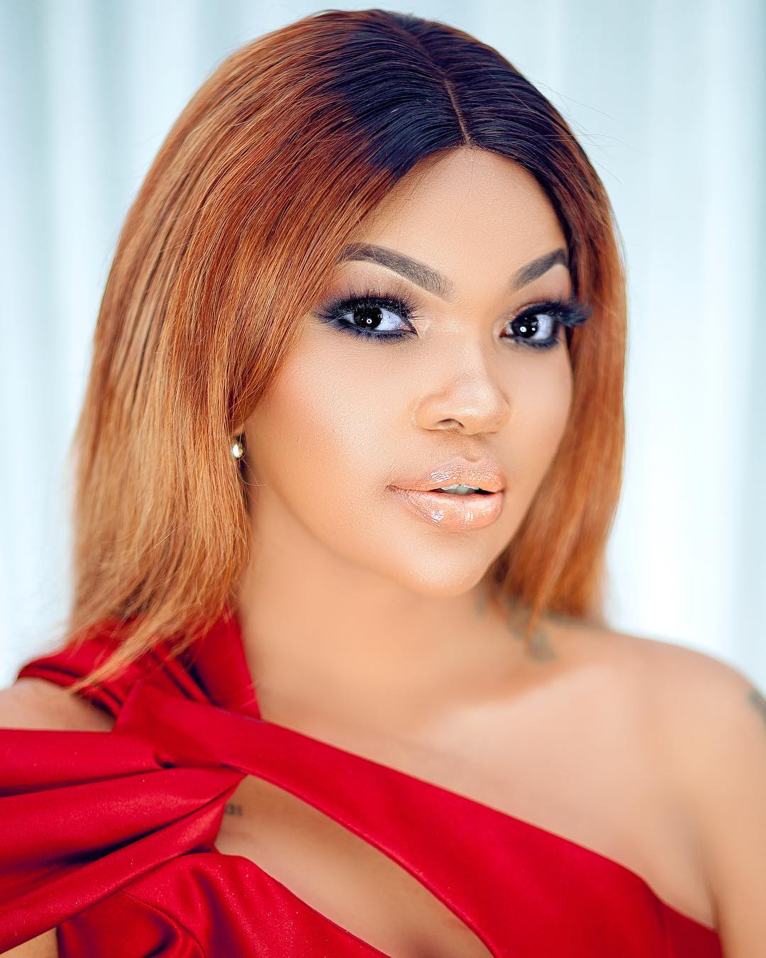 Diamond Platnumz's ex-girlfriend, Wema Sepetu shares raunchy photo of  herself and a man in bed following 'romping session' - YabaLeftOnline