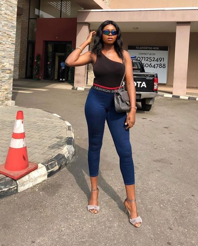 Meet Yvonne Rofem — The tallest girl in Nigeria. - YabaLeftOnline