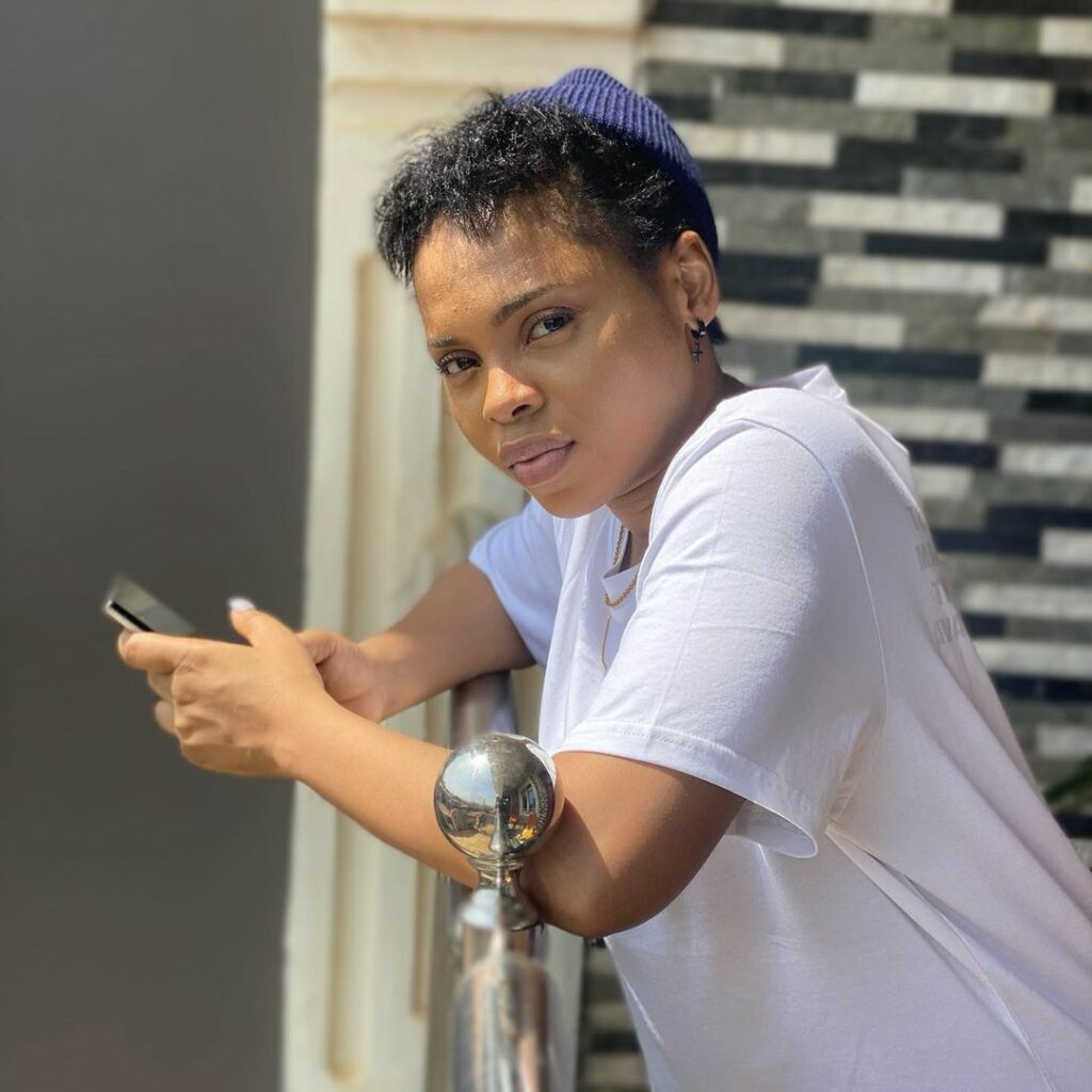 Singer, Chidinma Ekile storms beer parlour to preach the gospel (Video)